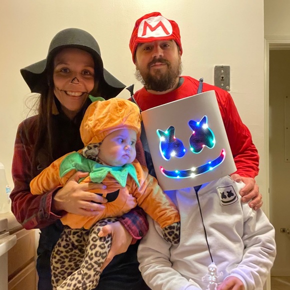 Meet your Posher, Cynthia - Picture 1 of 2